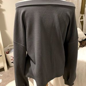‘KENDALL AND KYLIE’ WOMENS GREY V NECK SWEATER - size M